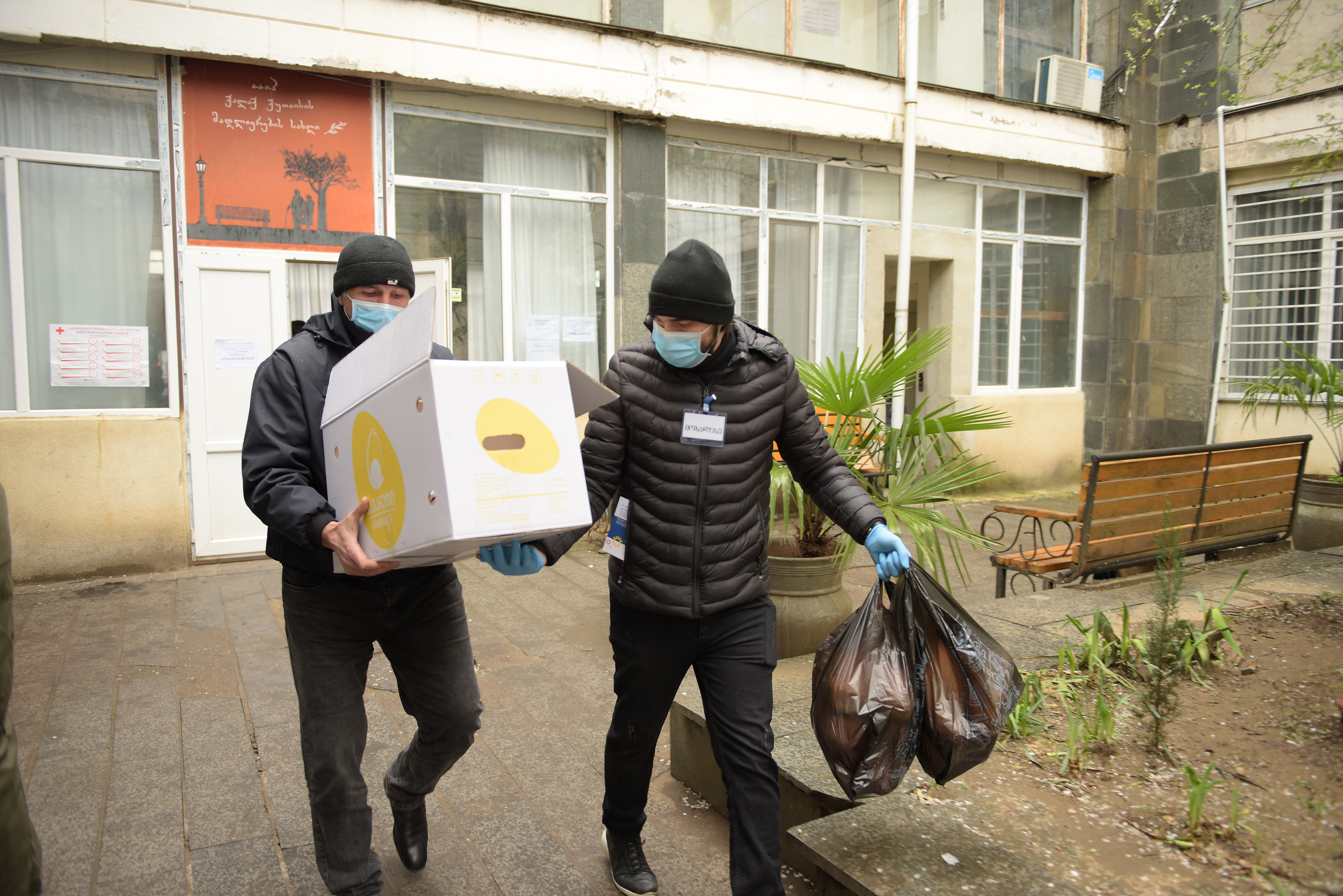 According to the decision of the Mayor of Kutaisi, volunteers will visit the lonely beneficiaries over the age of 70 and bring food to their homes.