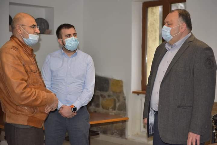 Mayor of Kutaisi Ioseb Khakhaleishvili,  together  with   the Deputy Mayor   Irakli Karkashadze, visited the day center of the charity fund "Caritas Georgia" and got to know with the activities of the fund