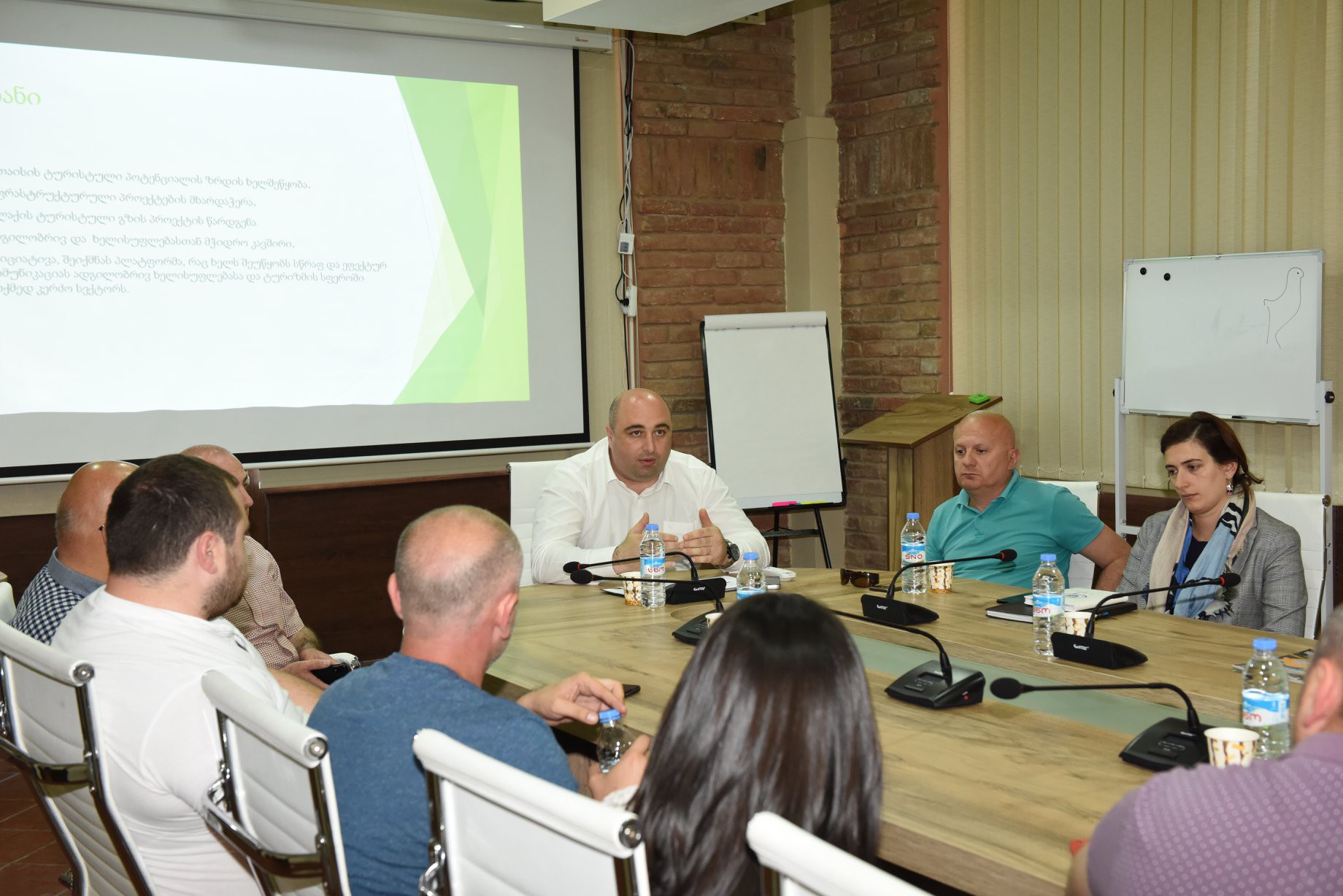 The mayor ofKutaisi met with employees in the field of tourism