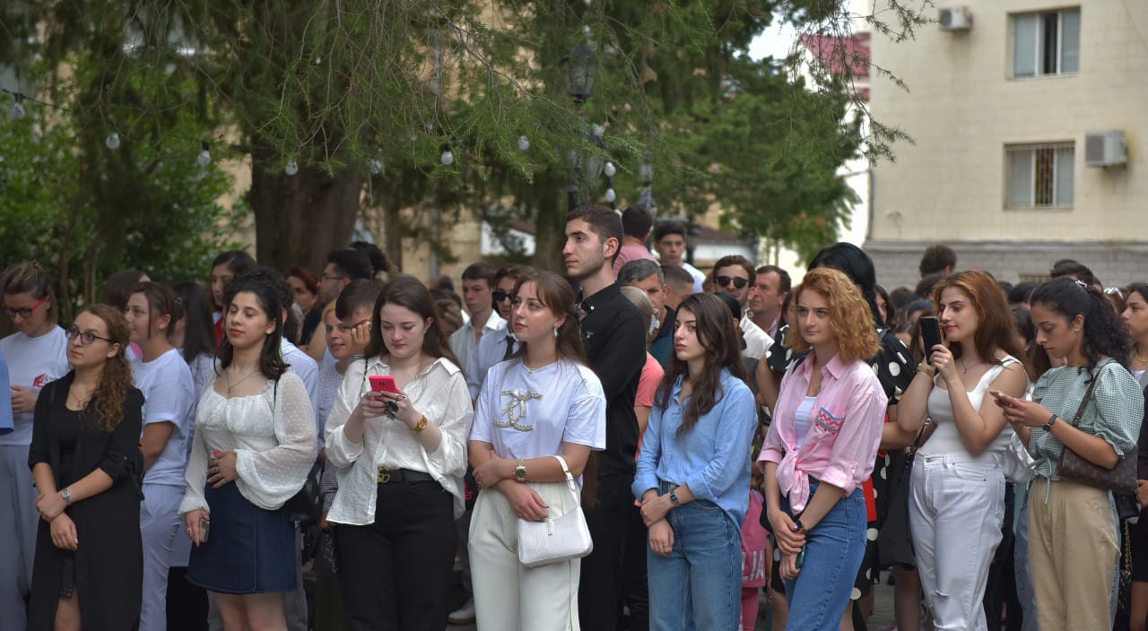 ქუთაისის აკაკი წერეთლის სახელმწიფო უნივერსიტეტში ახალი სასწავლო წლის დაწყებისადმი მიძღვნილ საზეიმო ღონისძიებებში ქუთაისის მერმა იოსებ ხახალეიშვილმა მიიღო მონაწილეობა