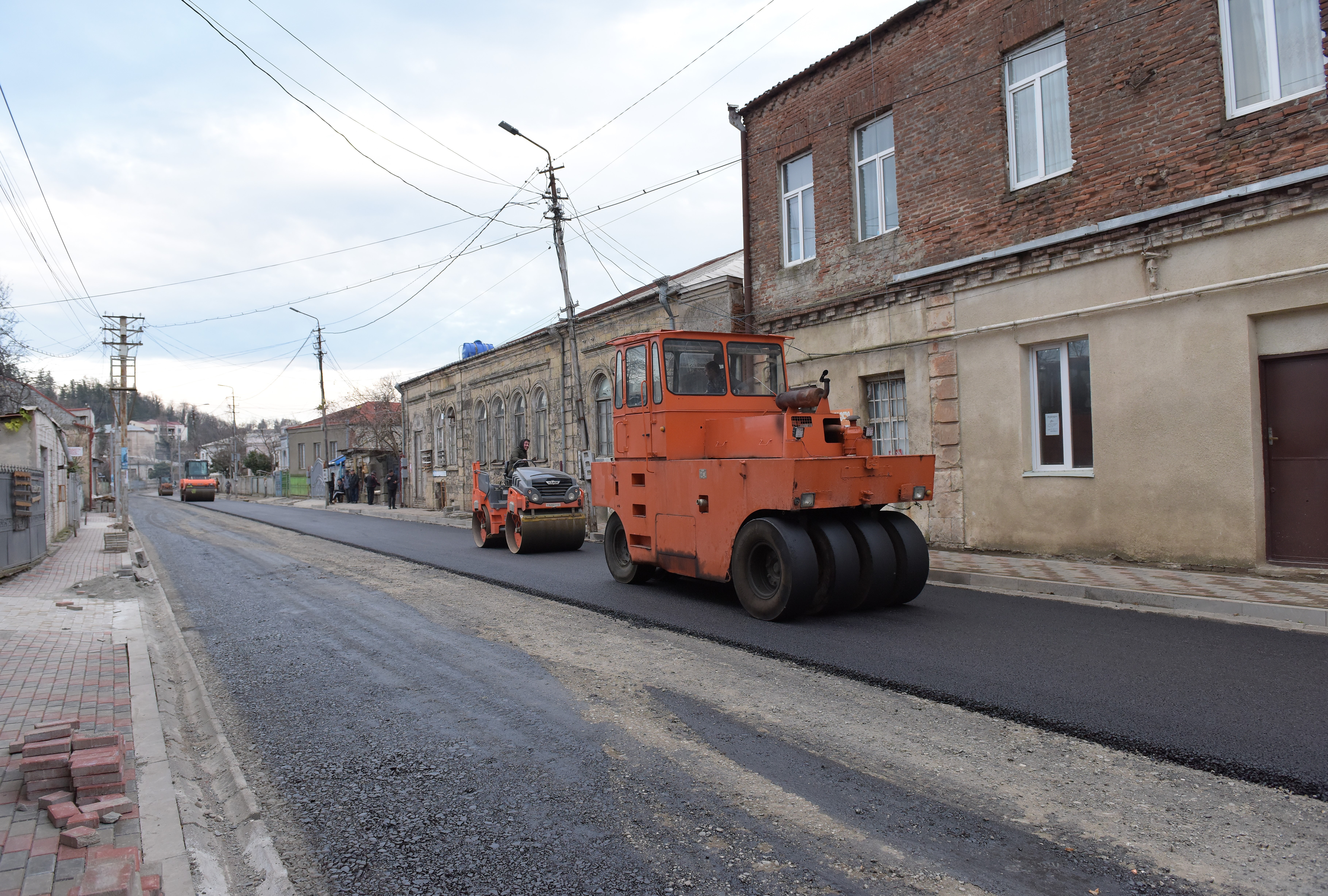 Road covering has  been started on Dumbadze Street in Kutaisi