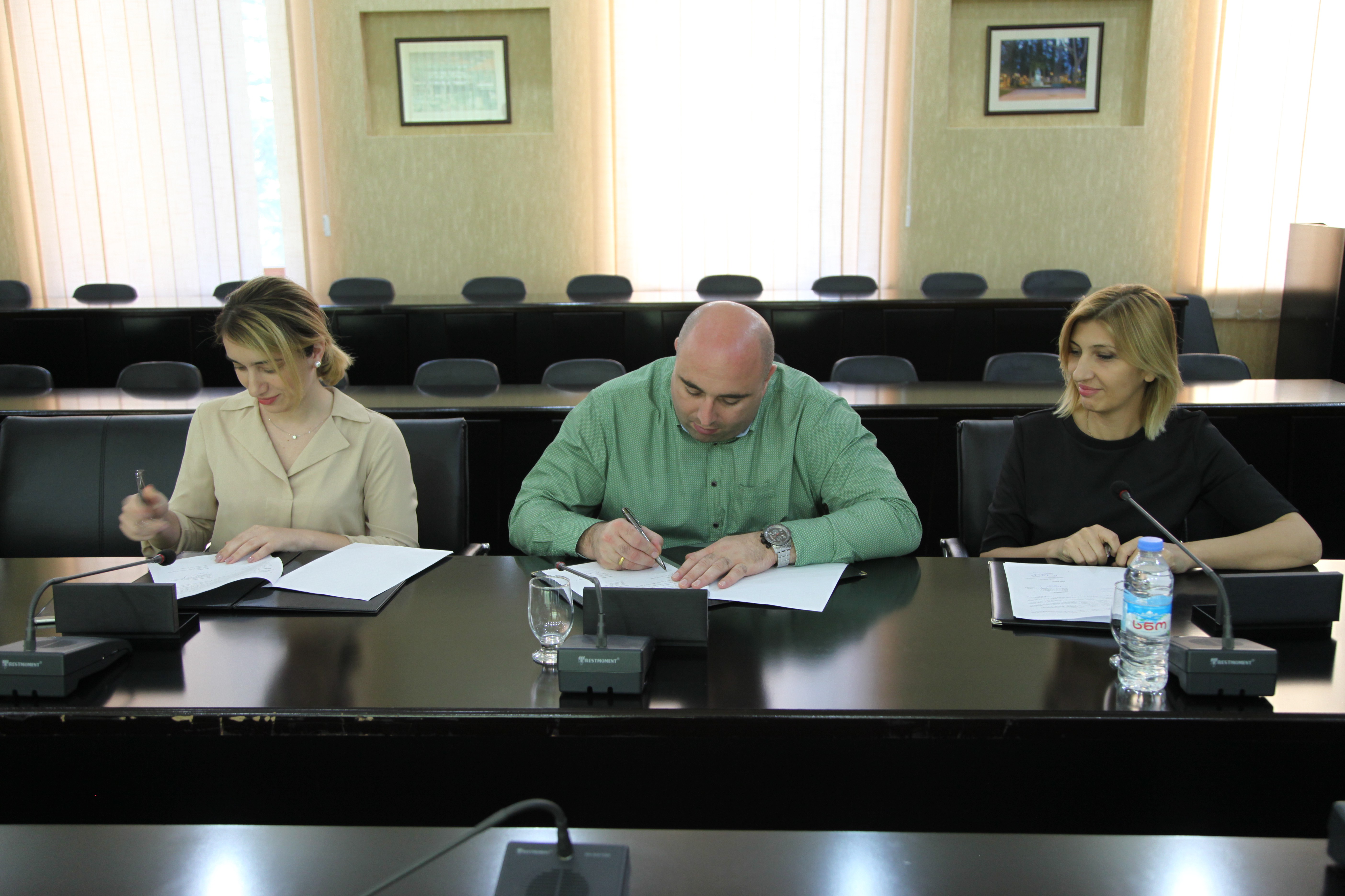 Local Democracy Agency of Georgia organized a memorandum between the Eastern Partnership Civil Society Forum, the Georgian National Platform and the Kutaisi City Municipality City Hall