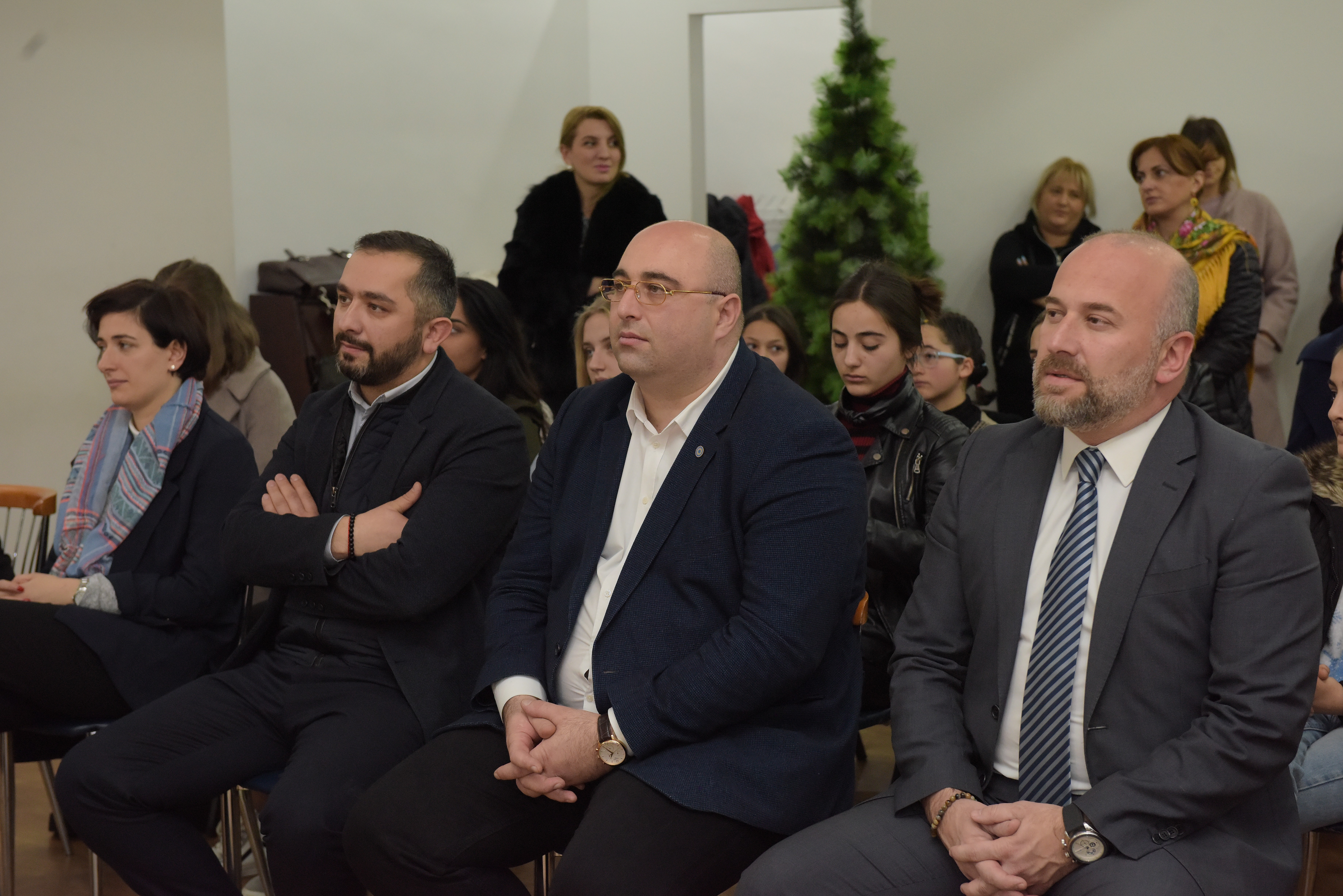 The final of the painting competitions held by the company at the end of November in Chiatura and Zestaponi was held at the Kutaisi Youth Center, initiated and organized by Georgian Manganese