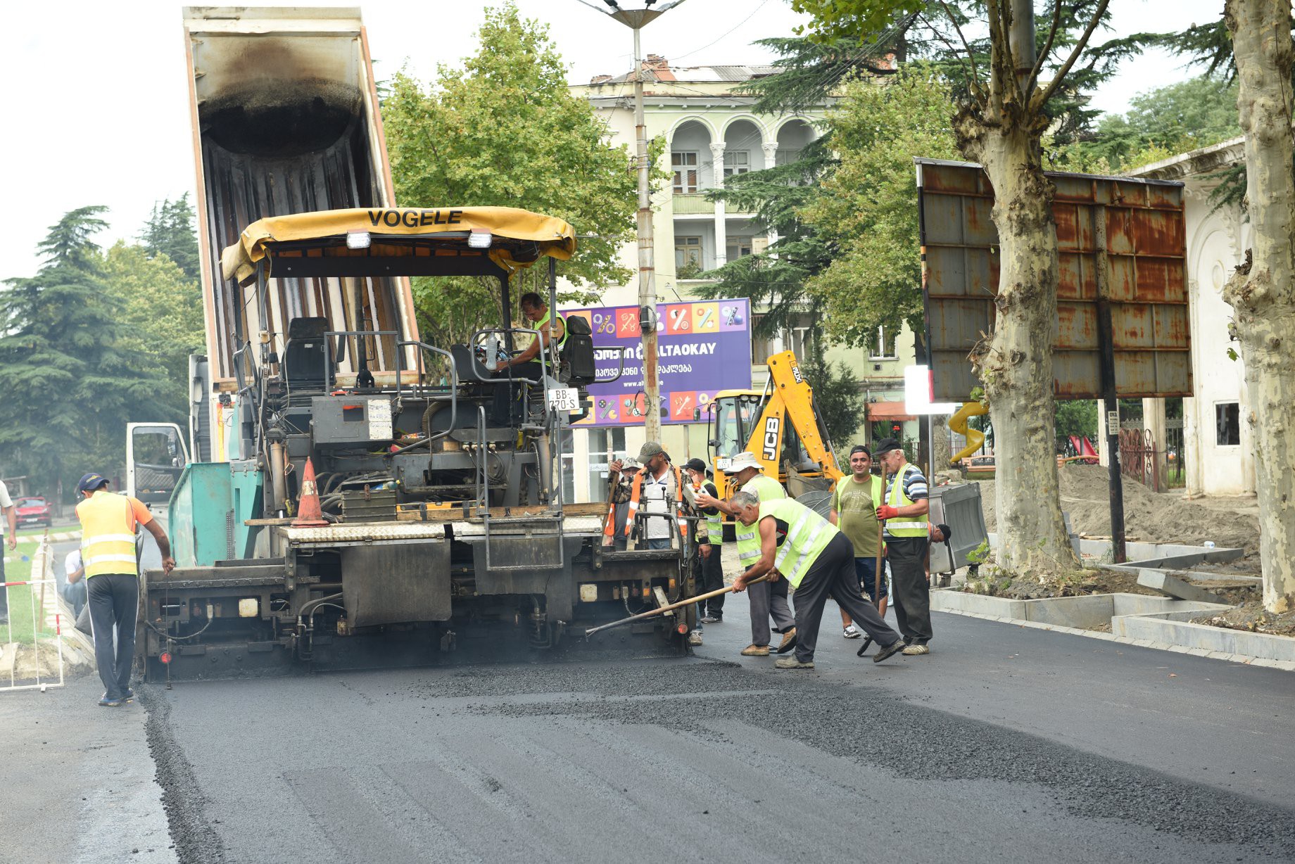 ქუთაისში გამარჯვების მოედანზე ასფალტი დაიგო