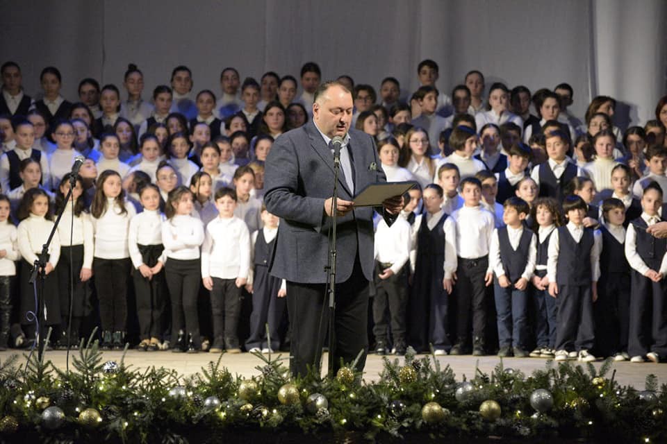 ქუთაისის მ. ბალანჩივაძის სახელობის ოპერისა და ბალეტის პროფესიულ სახელმწიფო თეატრში საშობაო -საახალწლო გალა კონცერტი გაიმართა.