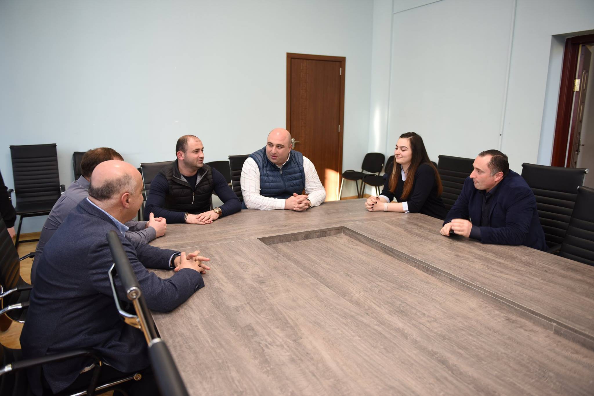 Giorgi Chighvaria met with Kutaisi chess players who won the Georgian Chess Championship